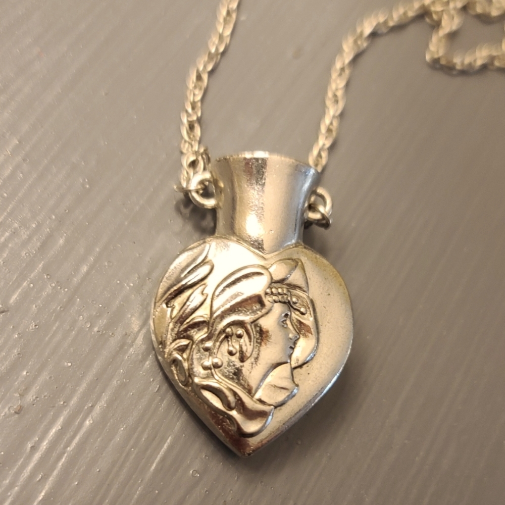 Poison Necklace